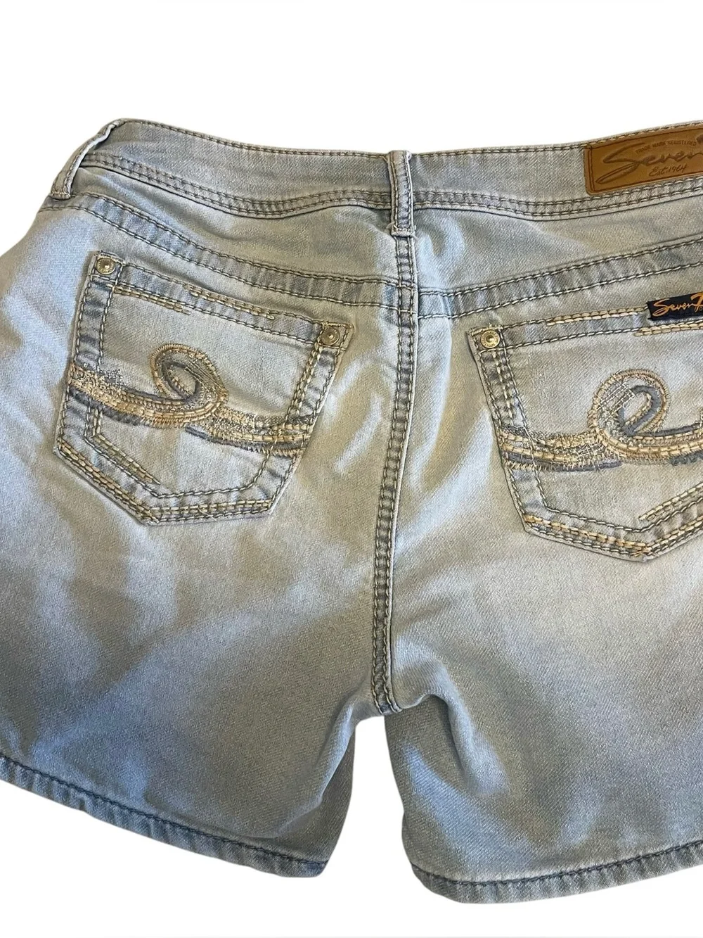 Seven7 Light Wash Mid Rise Denim Jean Shorts Size 6